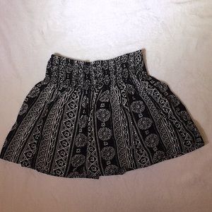 Hollister Black and White Print skater shirt